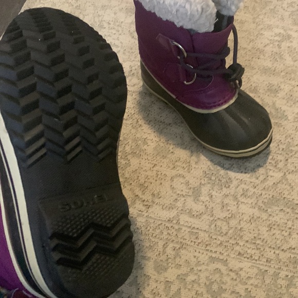 Girls Sorel Boots - Picture 4 of 4